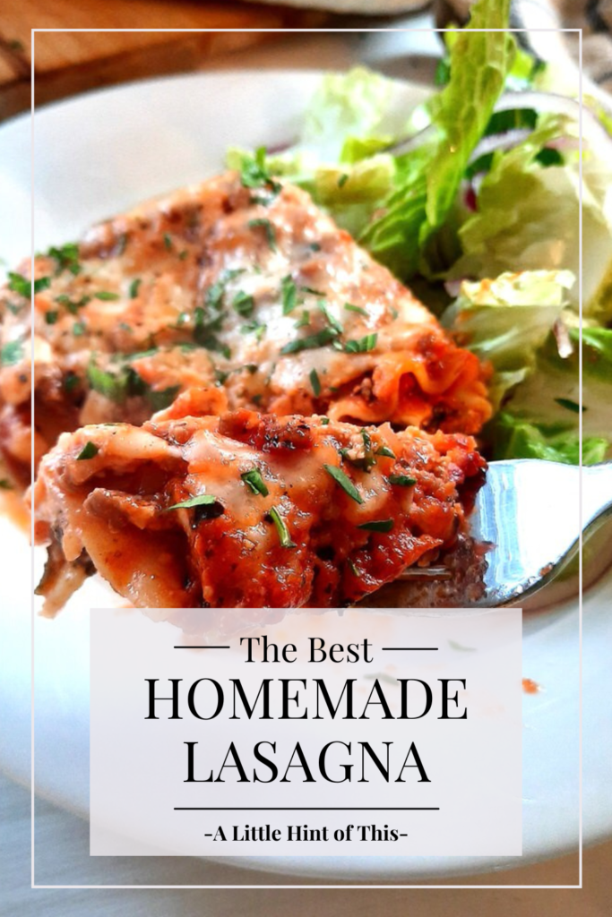 The best homemade lasagna recipe! Layers of easy meat sauce, cotttage cheese/spinach blend, pasta, and loads of mozzarella cheese. This is a perfect family dinner recipe.
#lasagna #easylasagna #homemadelasagna #comfortfood #dinnerideas #alittlehintofthis #dinner #supper #entertainingmealideas